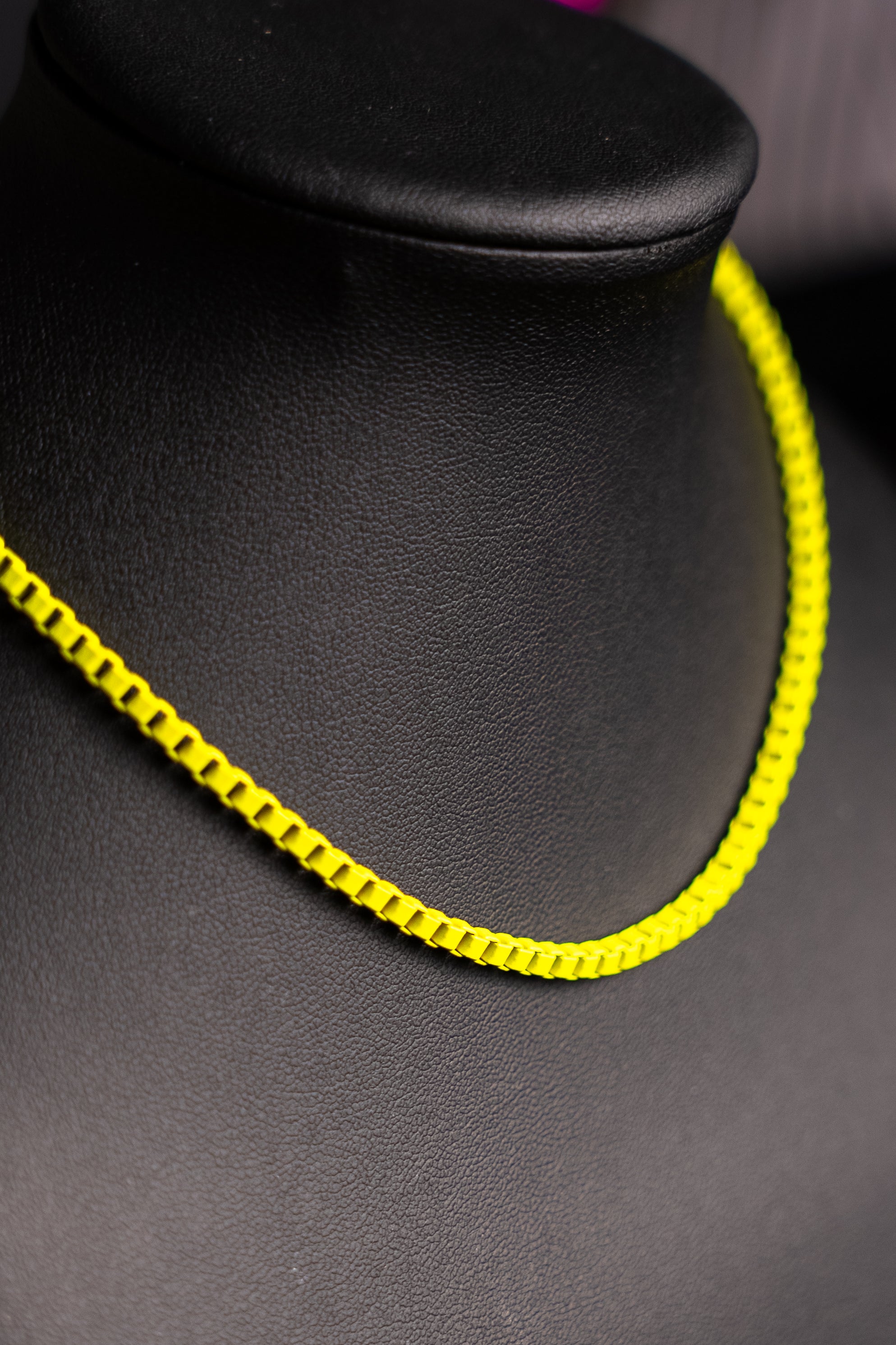 Enameled Chocker